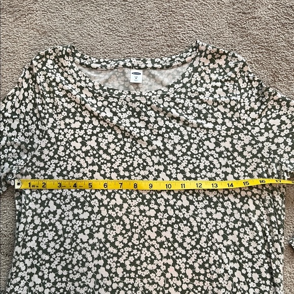 Old Navy Olive Green and Cream Floral Luxe 3/4 Sleeve Scoop Neck Top-size M, EUC - Picture 4 of 6